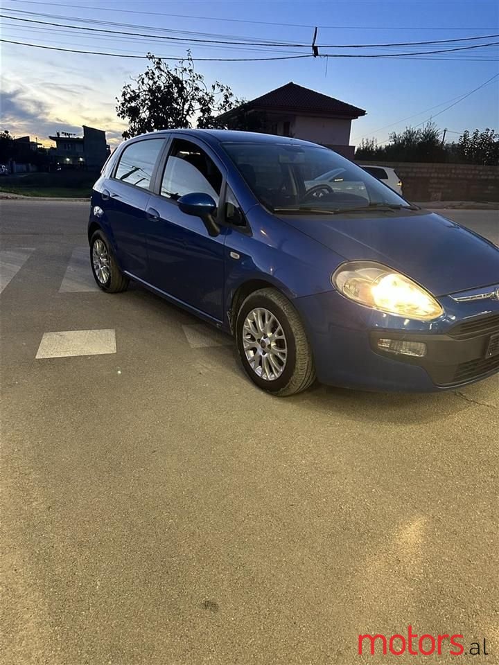 2011' Fiat Punto Evo photo #4