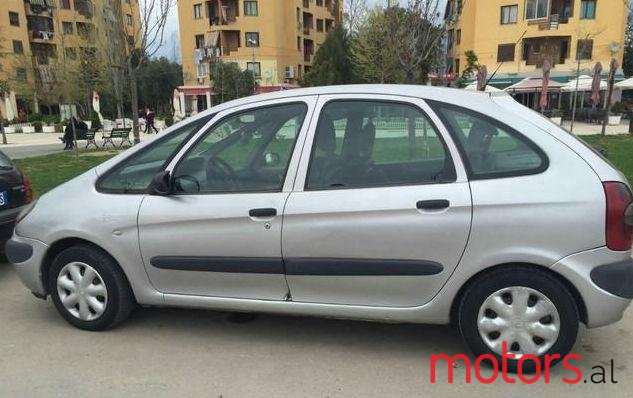 2001' Citroen Xsara Picasso photo #1