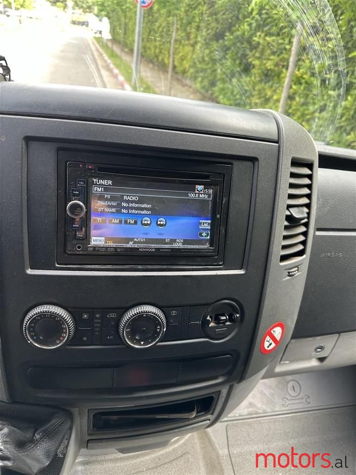 2011' Mercedes-Benz Sprinter photo #1