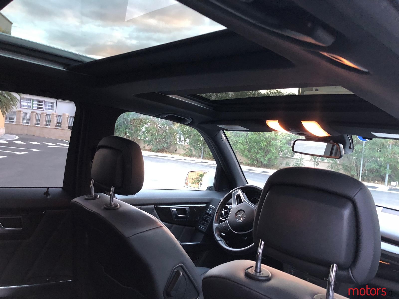 2015' Mercedes-Benz GLK 250 photo #2