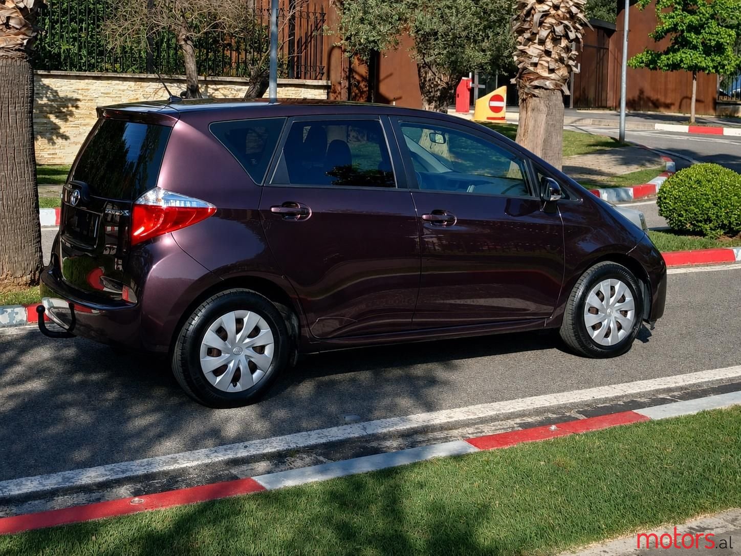 2011' Toyota Verso-S photo #4