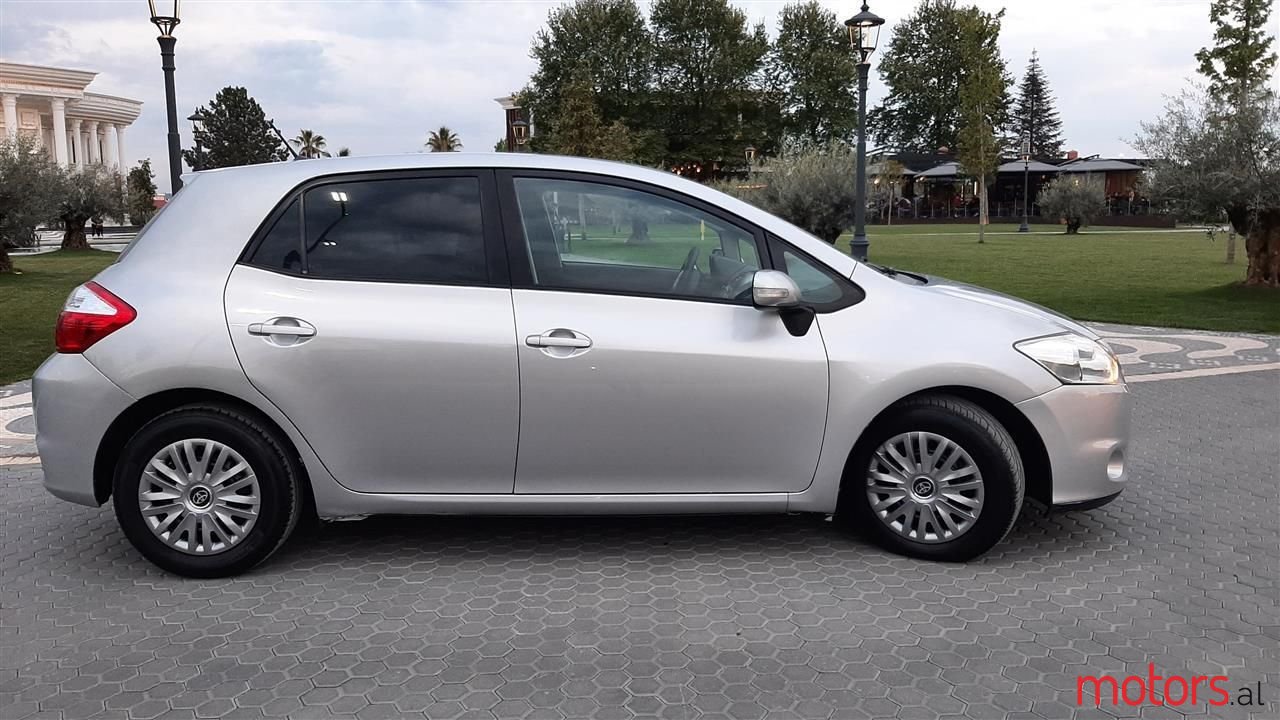 2010' Toyota Auris photo #2