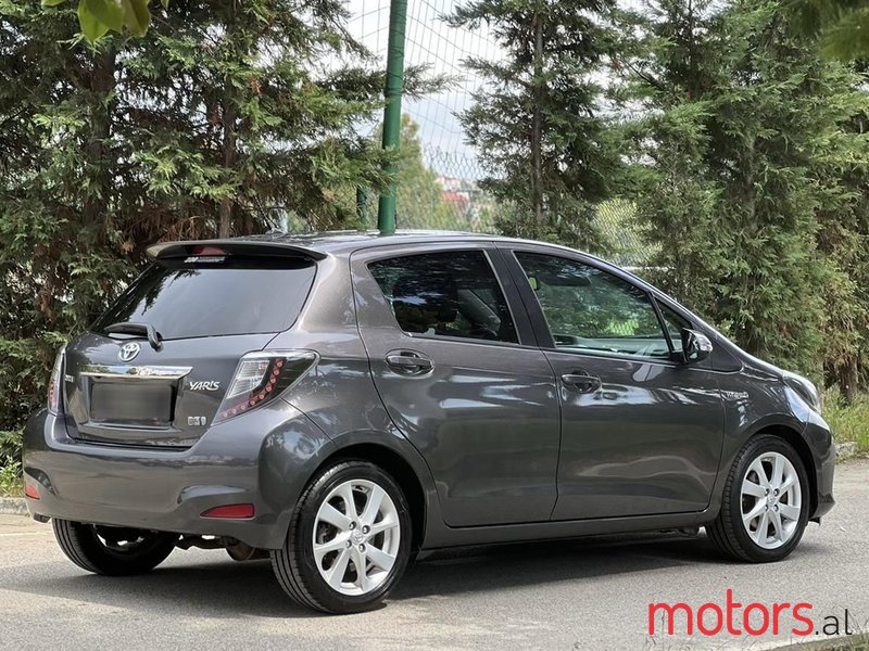 2013' Toyota Yaris photo #3