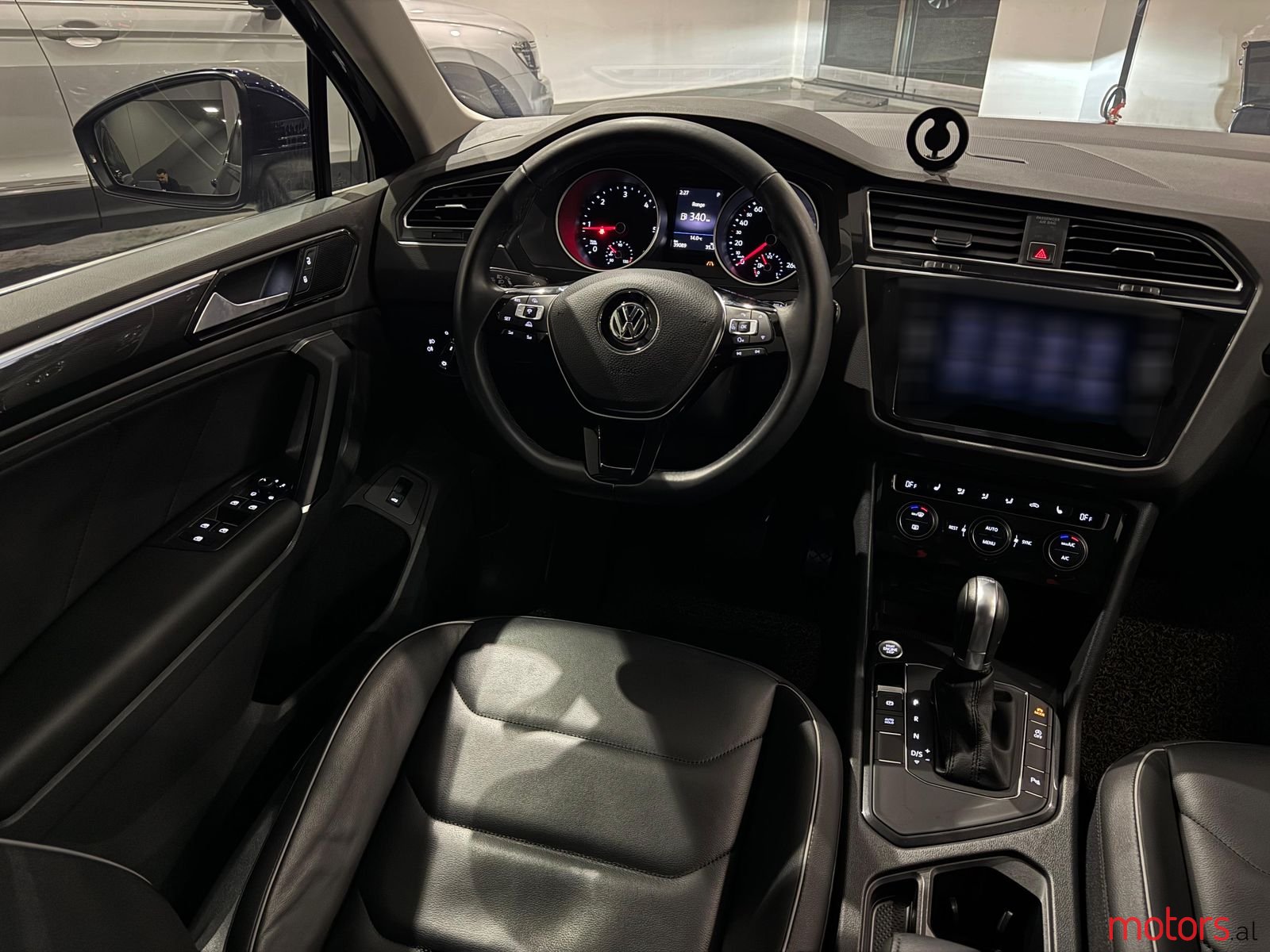 2018' Volkswagen Tiguan photo #6