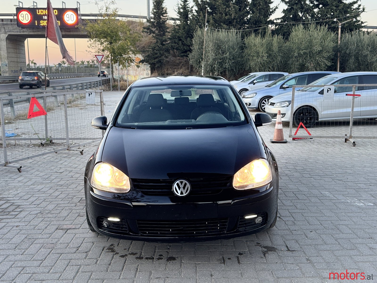 2008' Volkswagen Golf photo #3