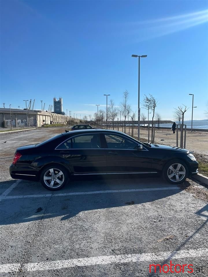 2011' Mercedes-Benz S 550 photo #5