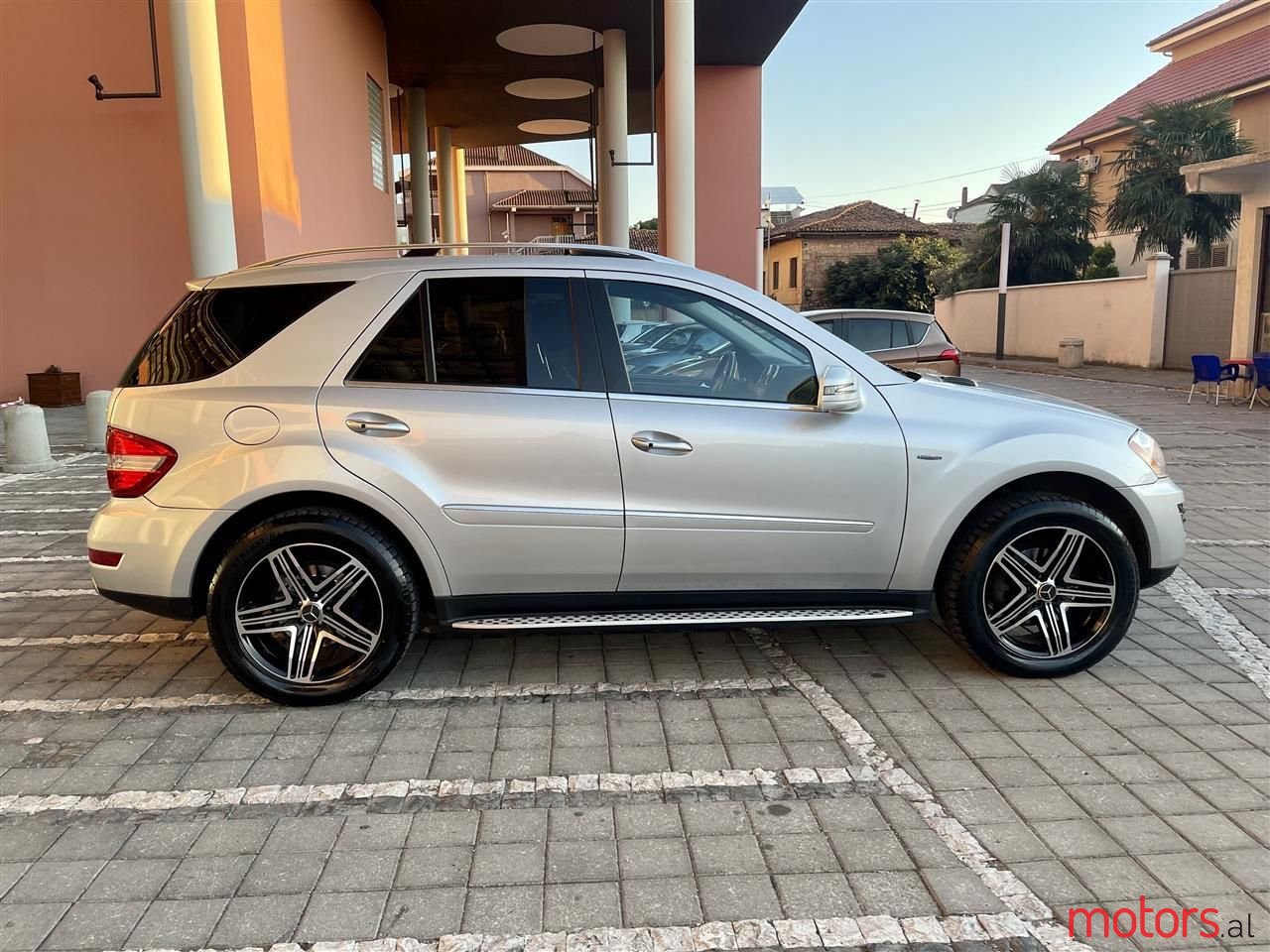 2011' Mercedes-Benz ML 350 photo #3