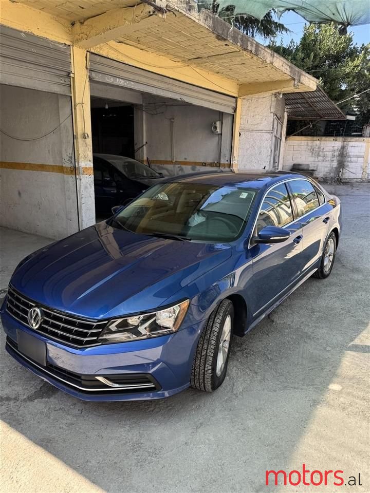 2016' Volkswagen Passat photo #4