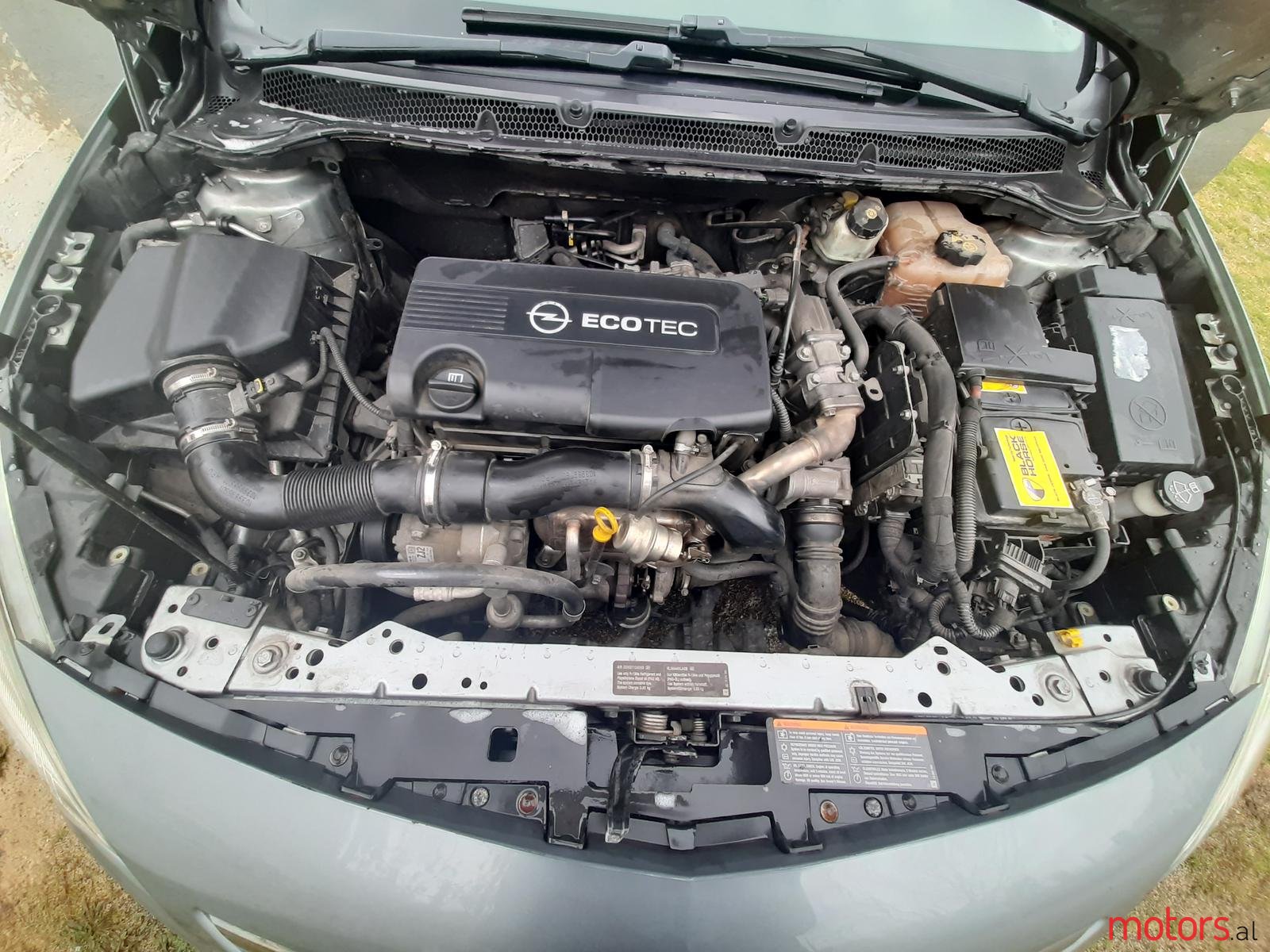 2011' Opel Astra J photo #5