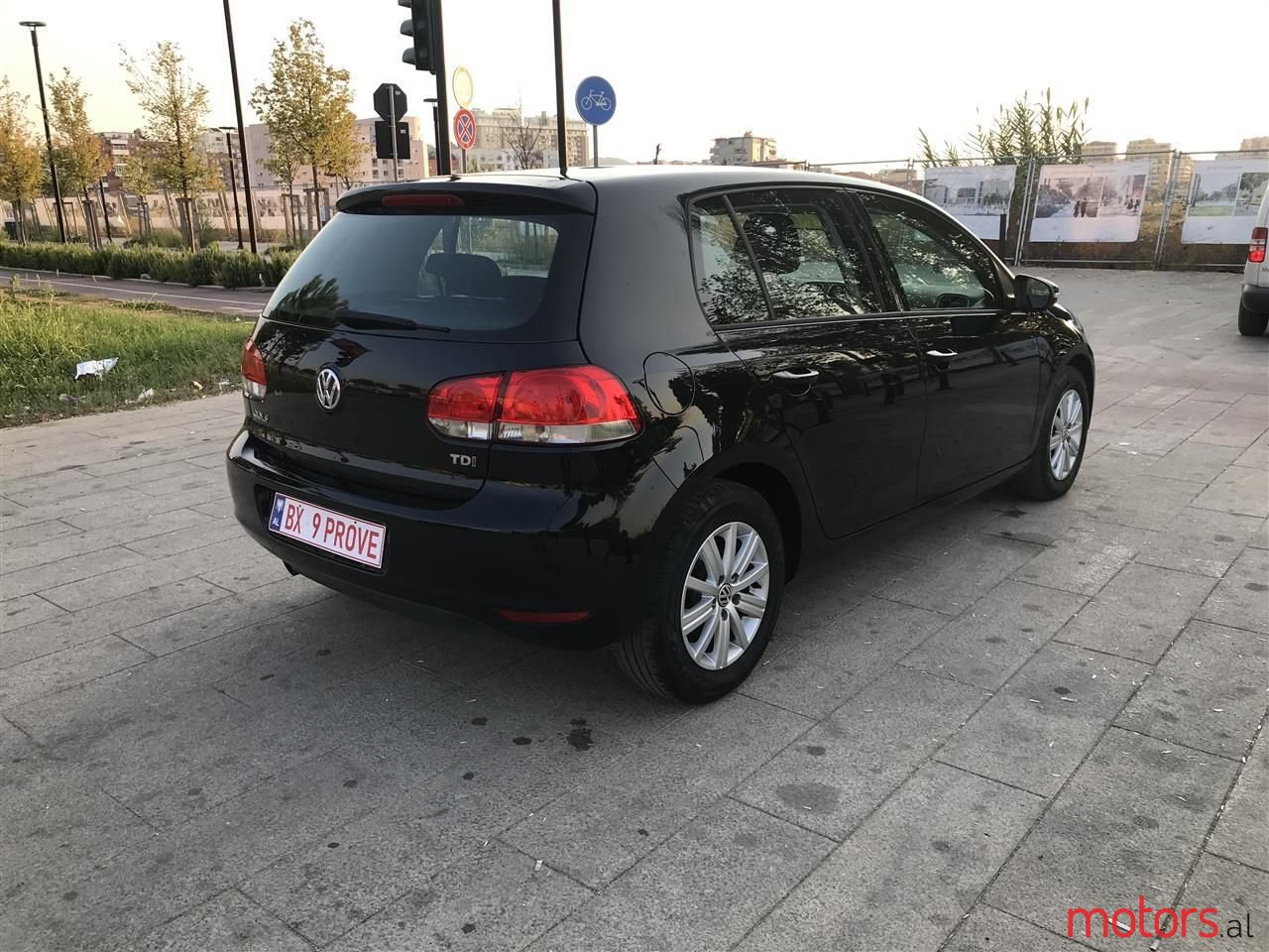 2011' Volkswagen Golf photo #6