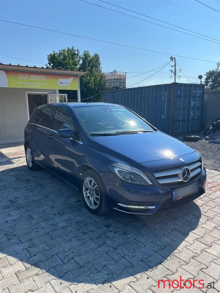 2012' Mercedes-Benz B 200 photo #1