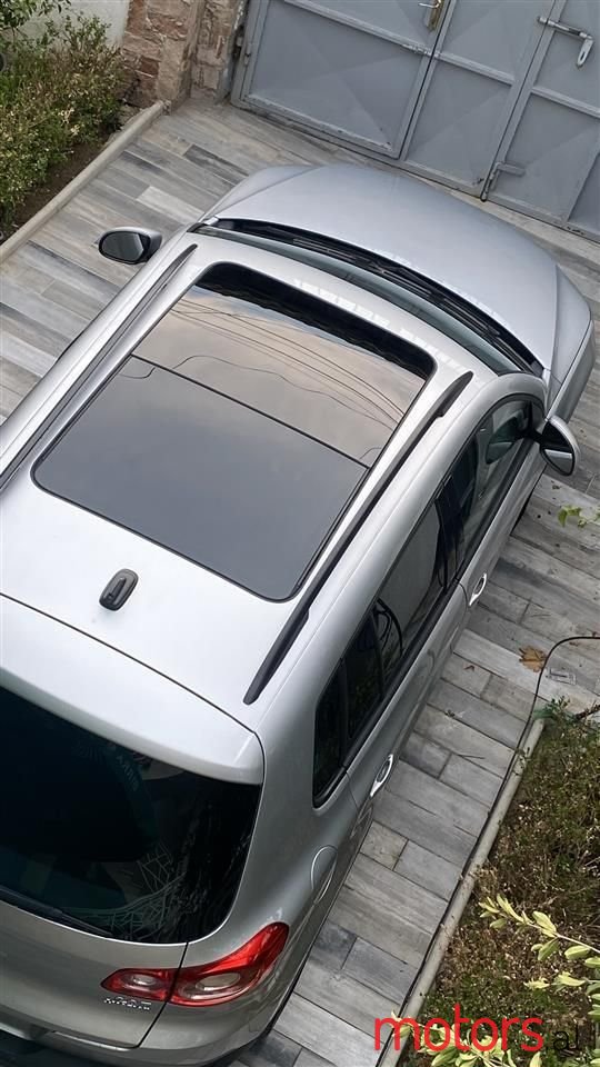 2009' Volkswagen Tiguan photo #1