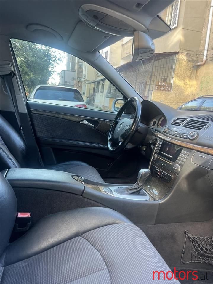 2004' Mercedes-Benz 220 photo #2