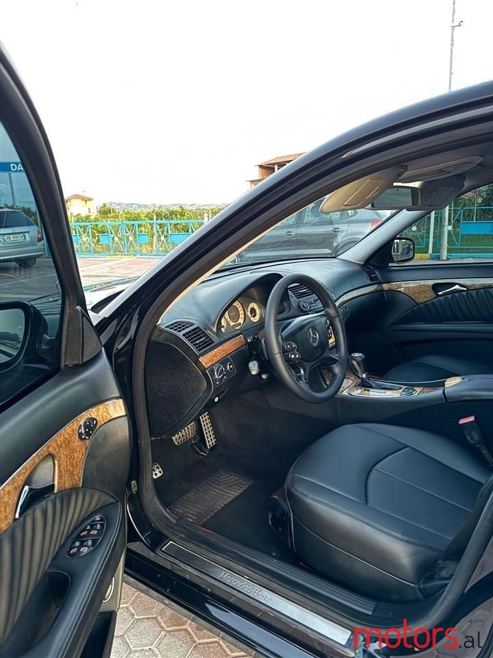 2008' Mercedes-Benz E 320 photo #4