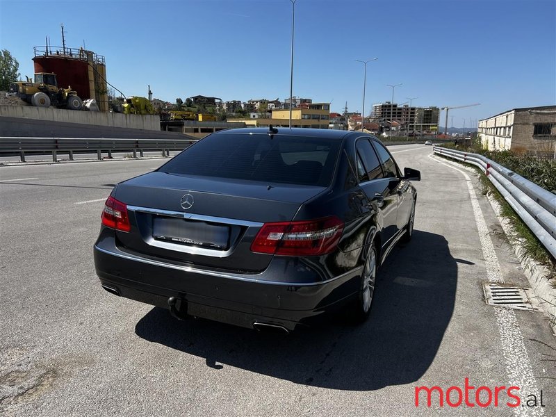 2011' Mercedes-Benz E 220 photo #4