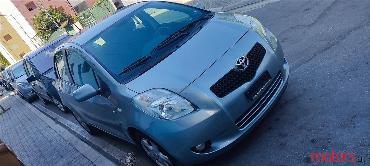 2008' Toyota Yaris photo #3