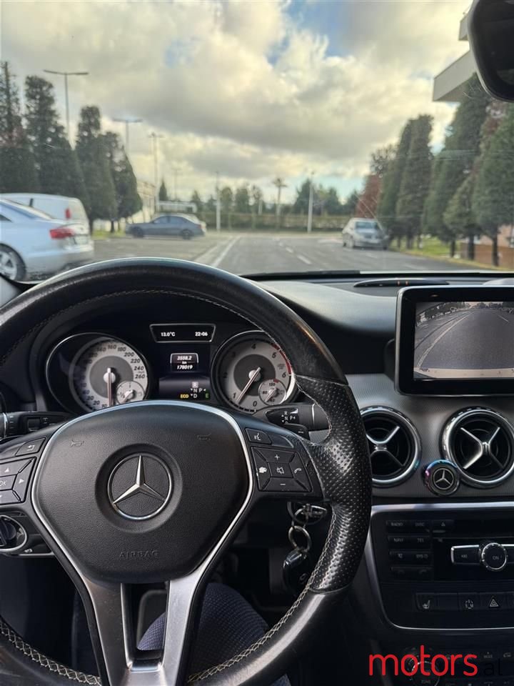 2014' Mercedes-Benz GLA 200 photo #2