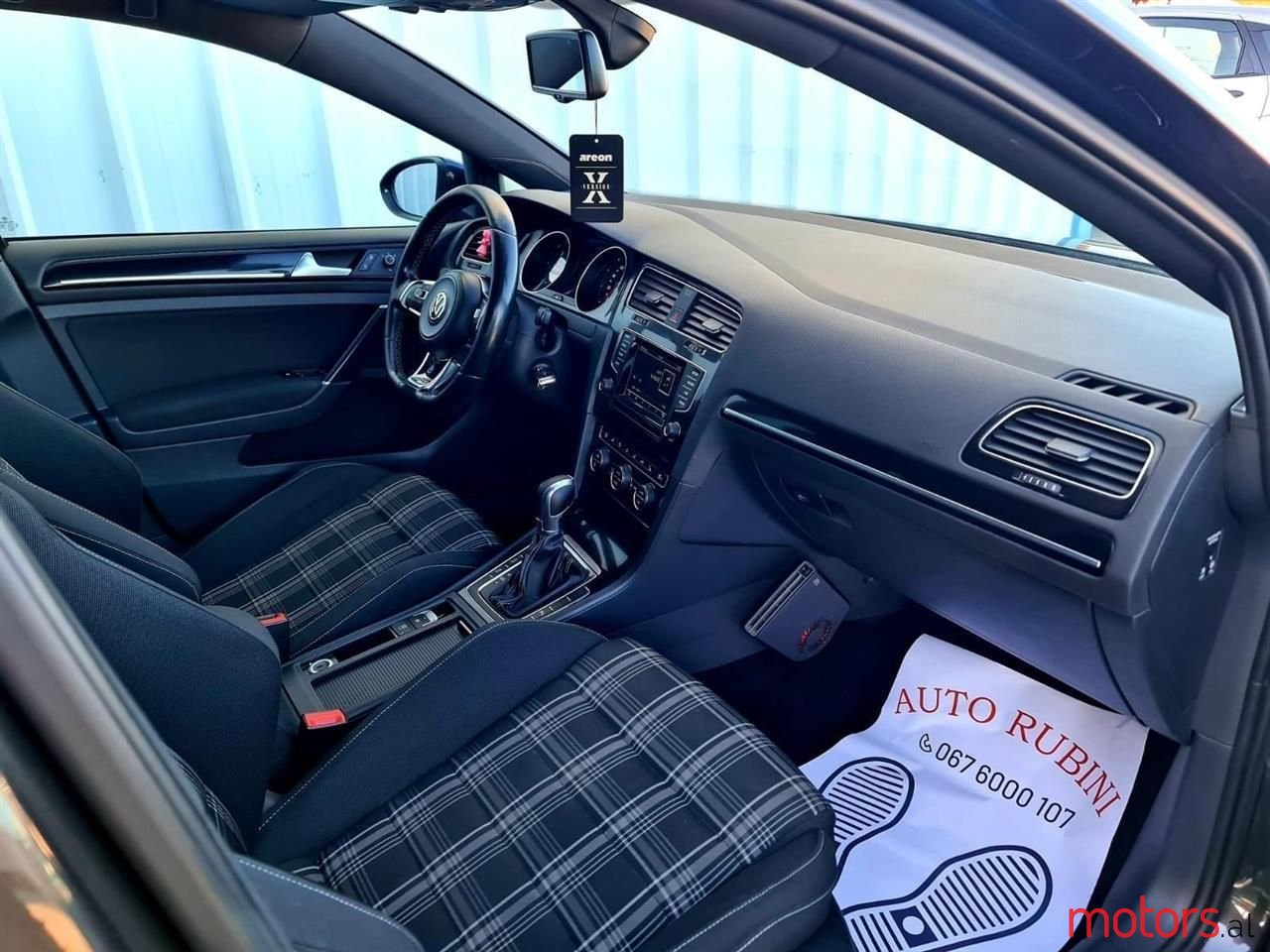 2015' Volkswagen Golf photo #3