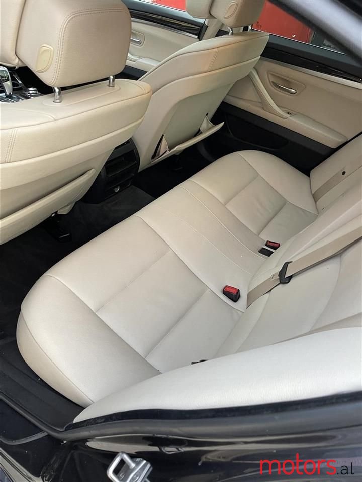 2012' BMW 528 photo #2