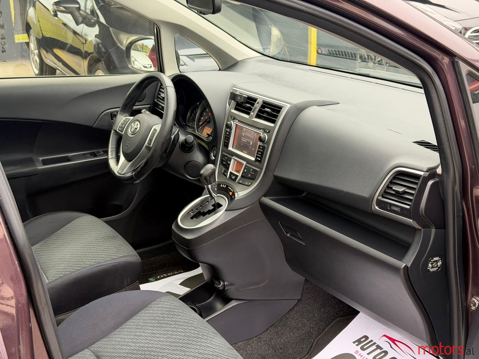 2012' Toyota Corolla Verso photo #6