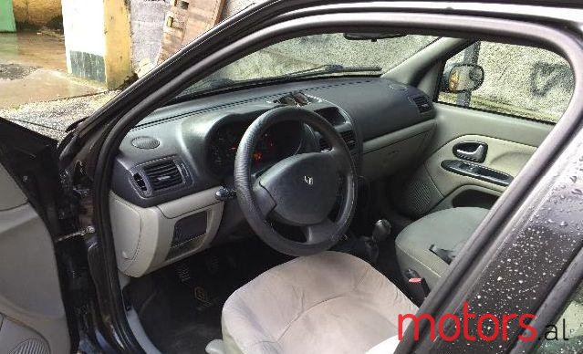 2002' Renault Clio photo #2