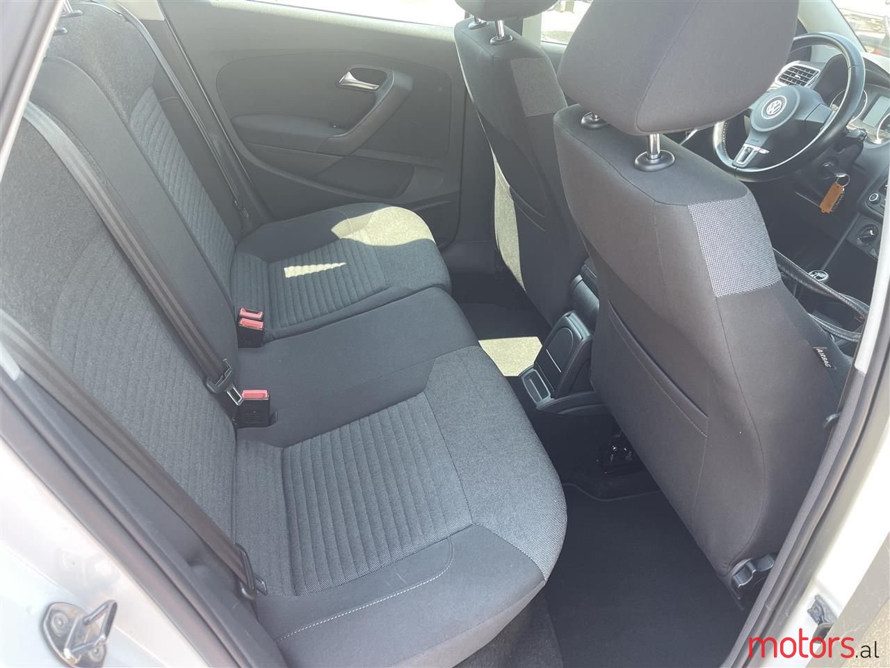 2011' Volkswagen Polo photo #5