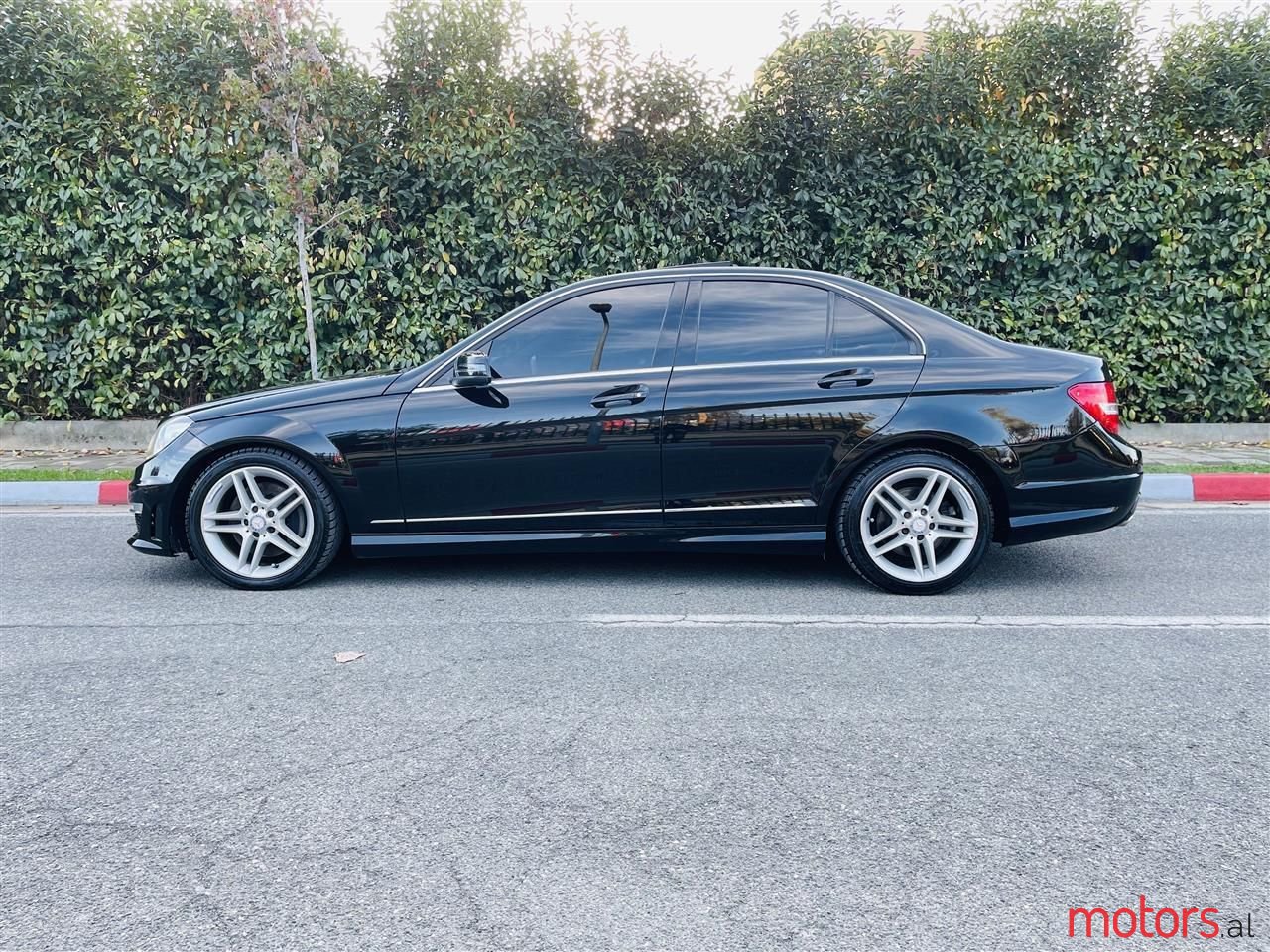2012' Mercedes-Benz C 300 photo #2