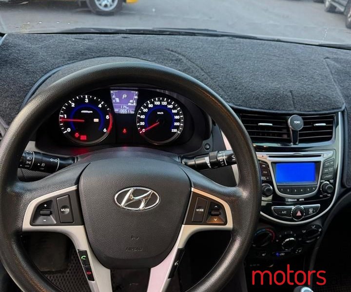 2013' Hyundai Accent photo #2
