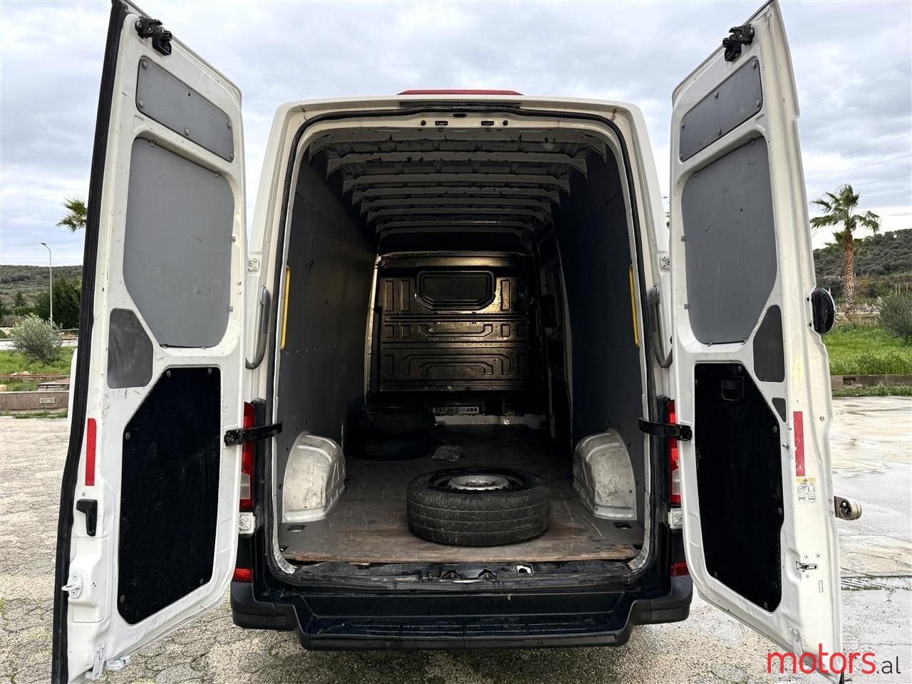 2019' Volkswagen Crafter photo #3