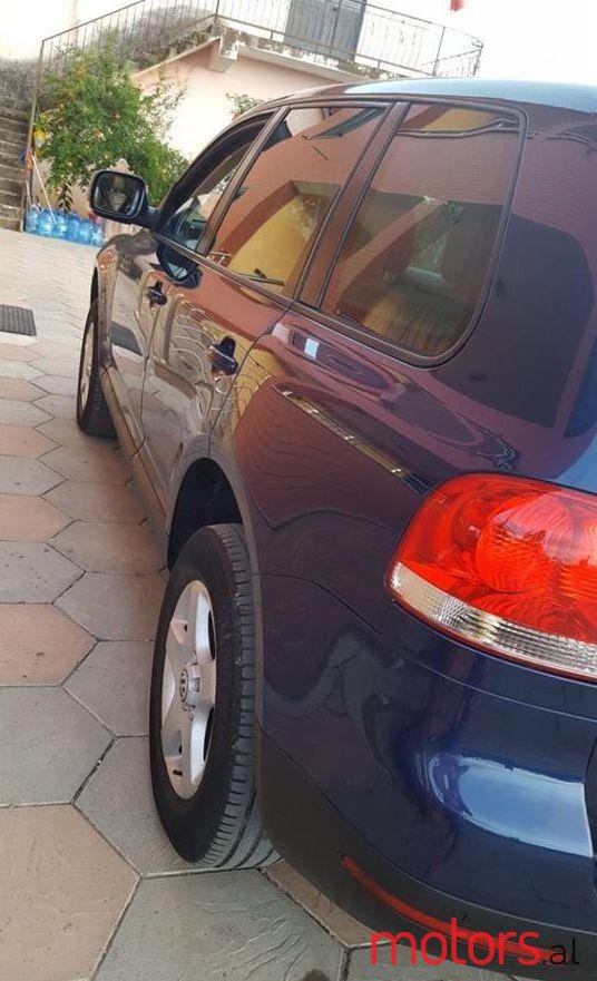 2005' Volkswagen Touareg photo #1