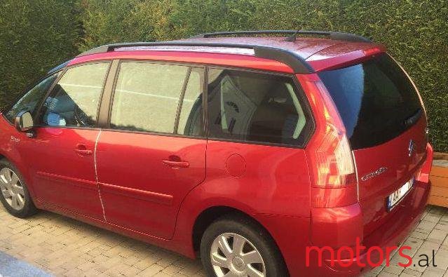 2008' Citroen C4 Picasso photo #2