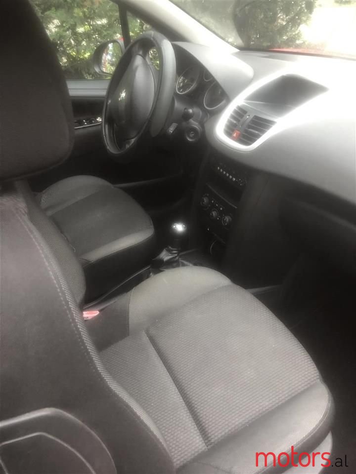 2010' Peugeot 207 photo #4