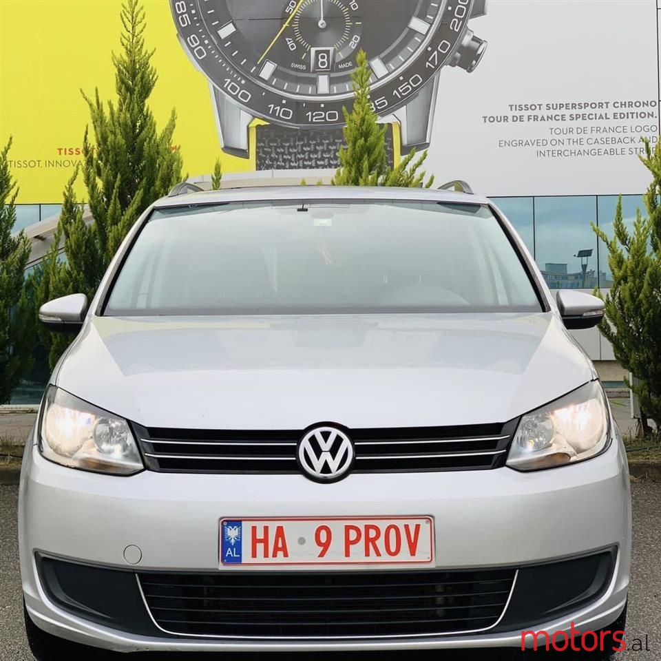 2011' Volkswagen Touran photo #1