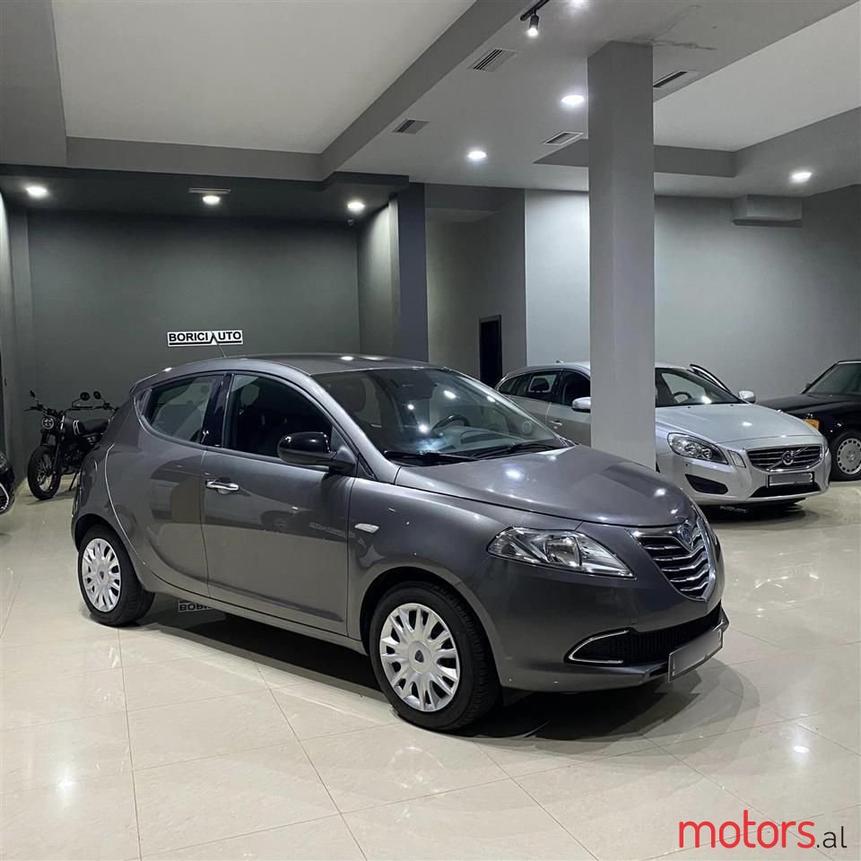 2012' Lancia Ypsilon photo #3