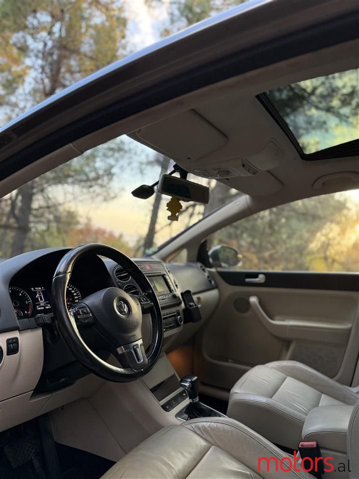 2009' Volkswagen Golf Plus photo #3