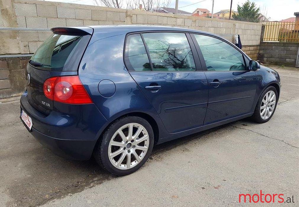 2004' Volkswagen Golf photo #2