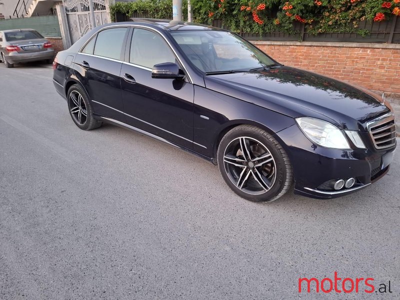2010' Mercedes-Benz E 220 photo #2