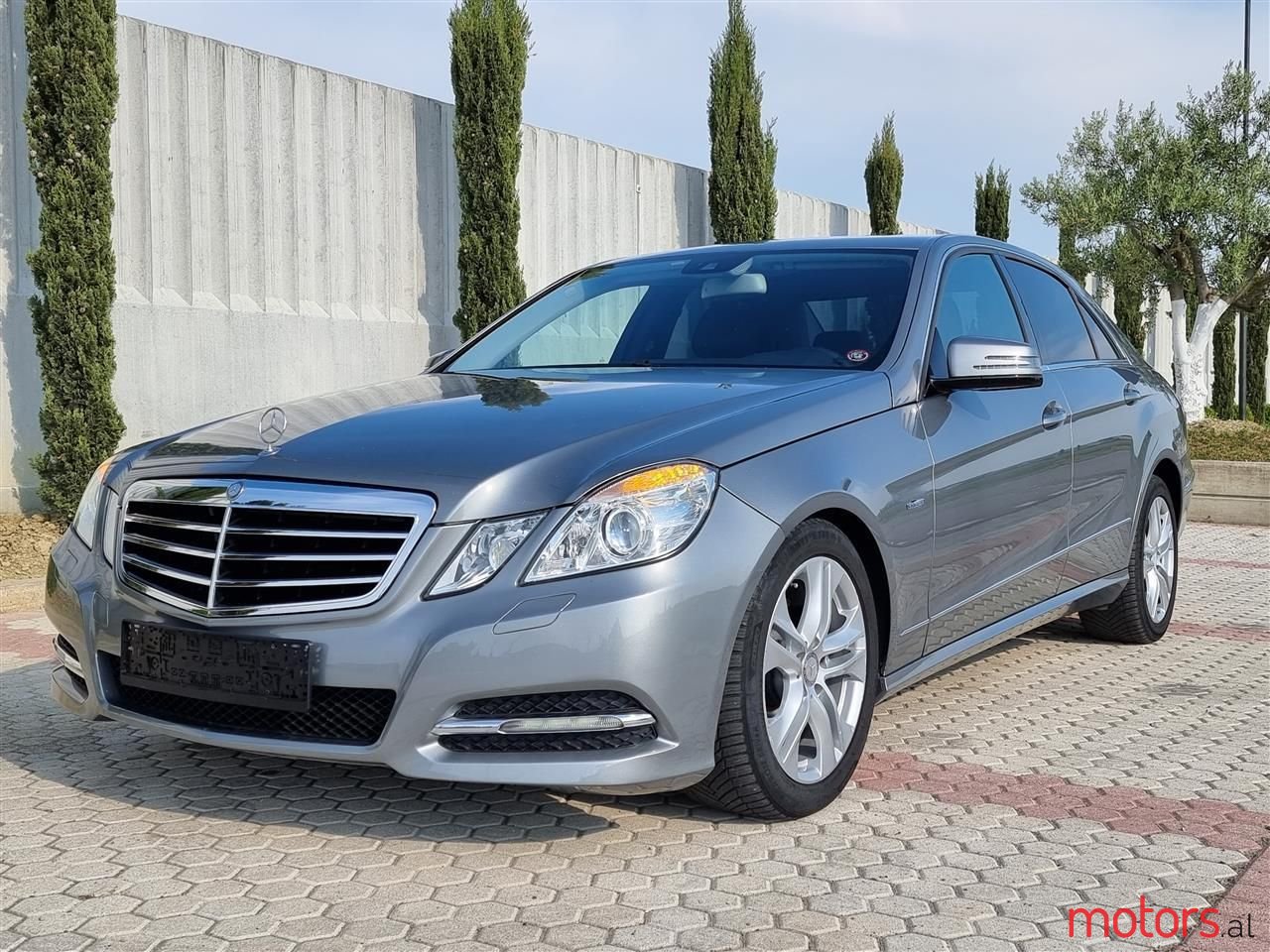 2011' Mercedes-Benz E 220 photo #3