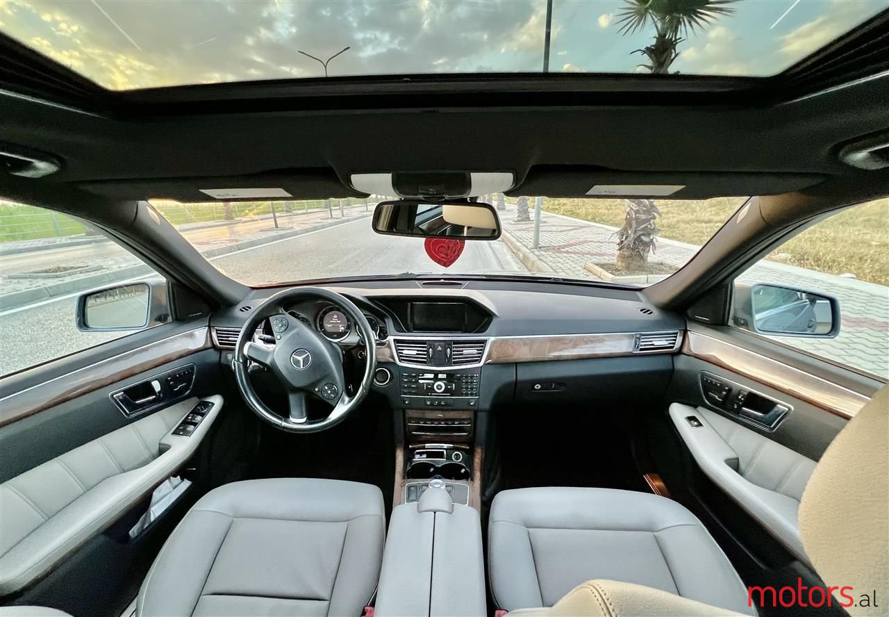 2011' Mercedes-Benz E 350 photo #5