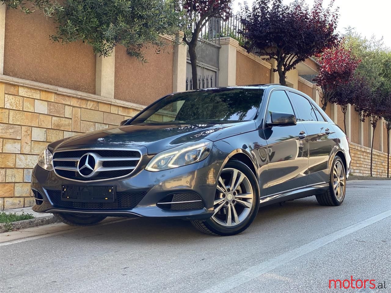 2014' Mercedes-Benz E 220 photo #1