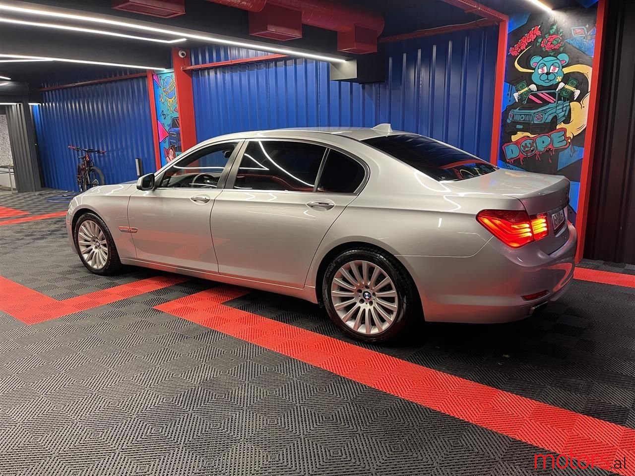 2010' BMW 750 photo #2