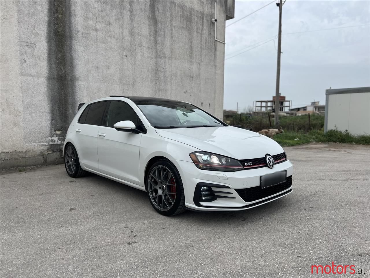 2016' Volkswagen Golf photo #1