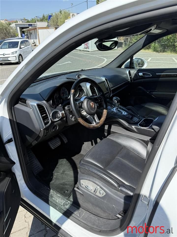 2015' Porsche Cayenne photo #6