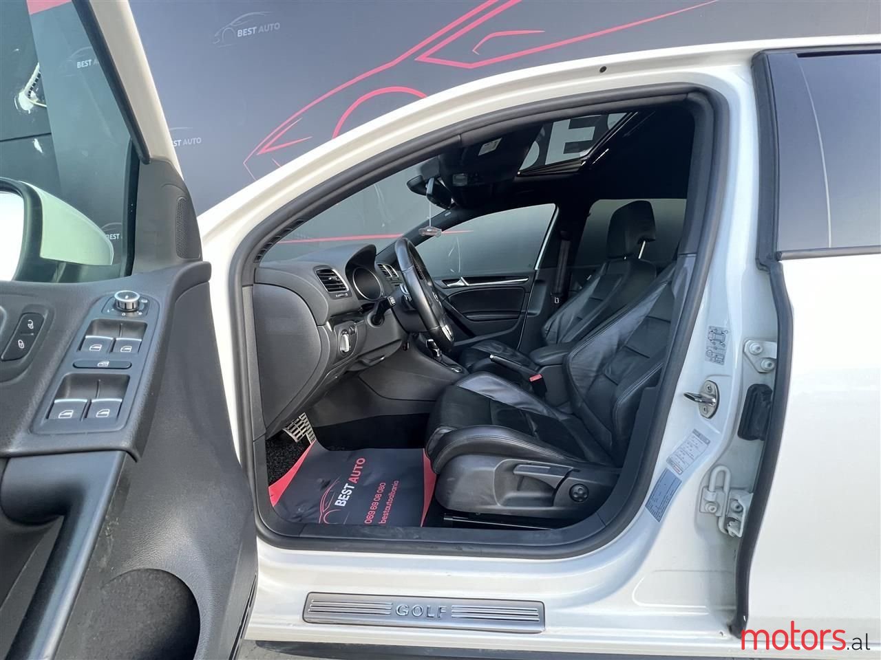 2011' Volkswagen Golf photo #2