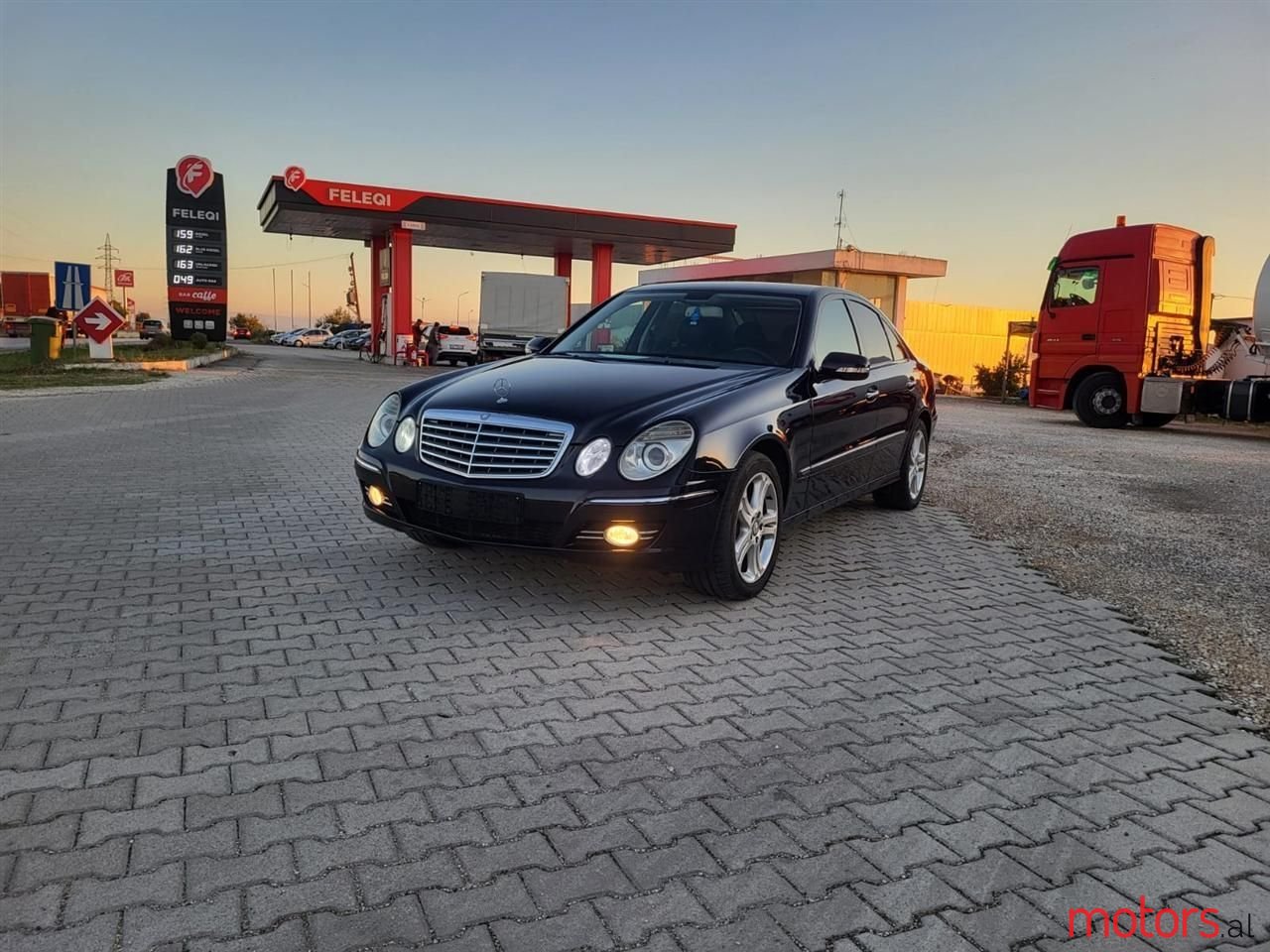 2007' Mercedes-Benz E 220 photo #1