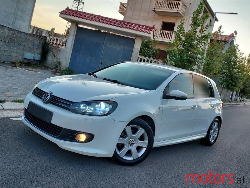 2011' Volkswagen Golf photo #3