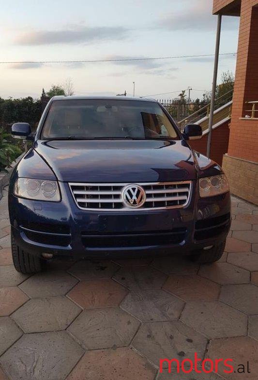 2005' Volkswagen Touareg photo #2