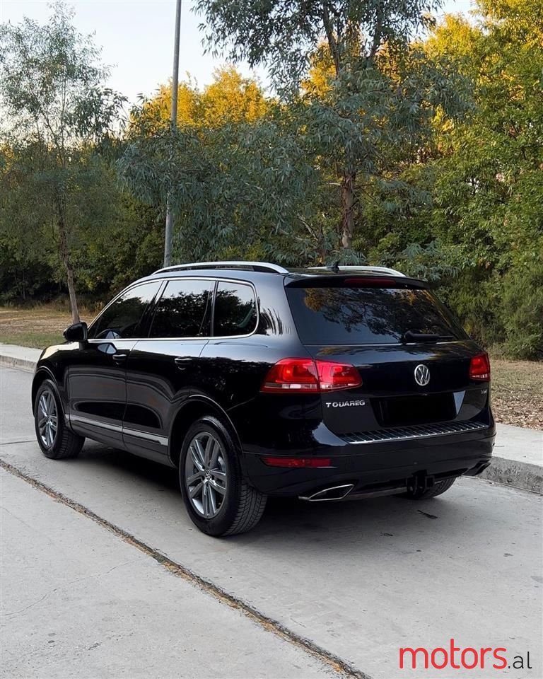 2013' Volkswagen Touareg photo #4