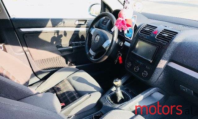 2005' Volkswagen Golf photo #2