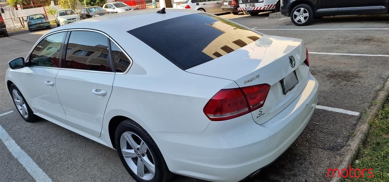 2013' Volkswagen Passat photo #3